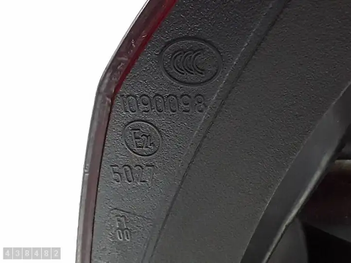 Opel Astra J (2009 - 2012) 1090098 Задний фонарь в крышке багажника — фото 7
