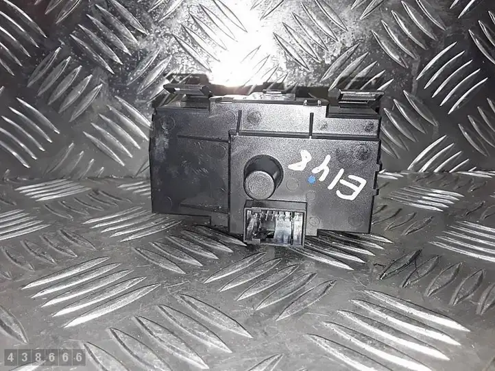 BMW 1 E81 E87 (2004 - 2011) 33600102 Включатель фонарей — фото 2