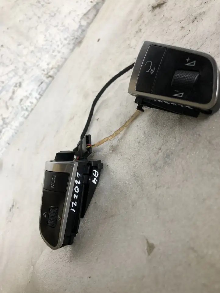 Audi A4 S4 B8 8K (2007 - 2011) 4E0951527AD Кнопки на рулевом колесе — фото 1
