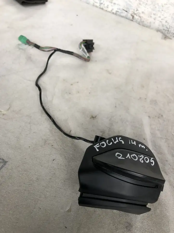 Ford Focus (2011 - 2015) BK2T9E740AB Кнопки на рулевом колесе — фото 2
