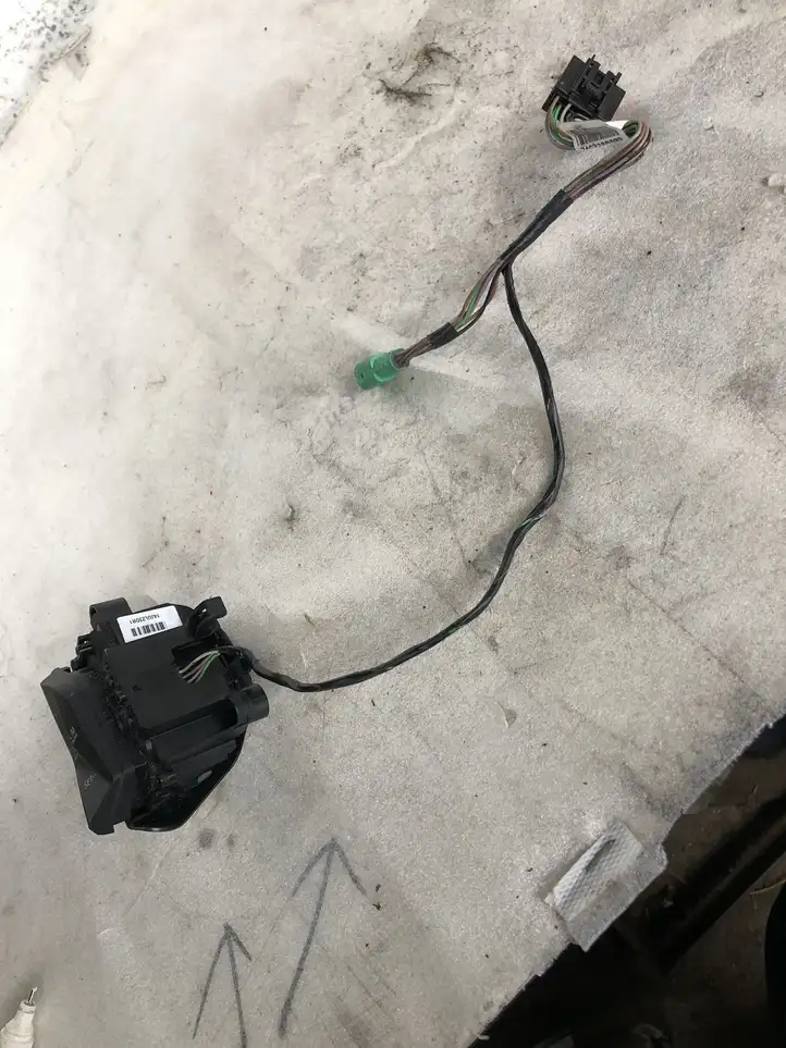 Ford Focus (2011 - 2015) BK2T9E740AB Кнопки на рулевом колесе — фото 3