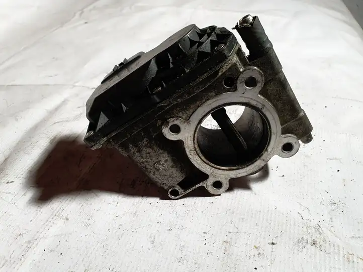 Mazda 5 (2005 - 2010) RF7J136B0B Дроссельная заслонка — фото 3