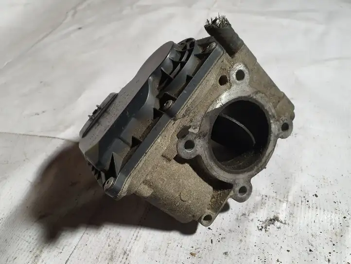 Mazda 5 (2005 - 2010) RF7J136B0D Дроссельная заслонка — фото 3
