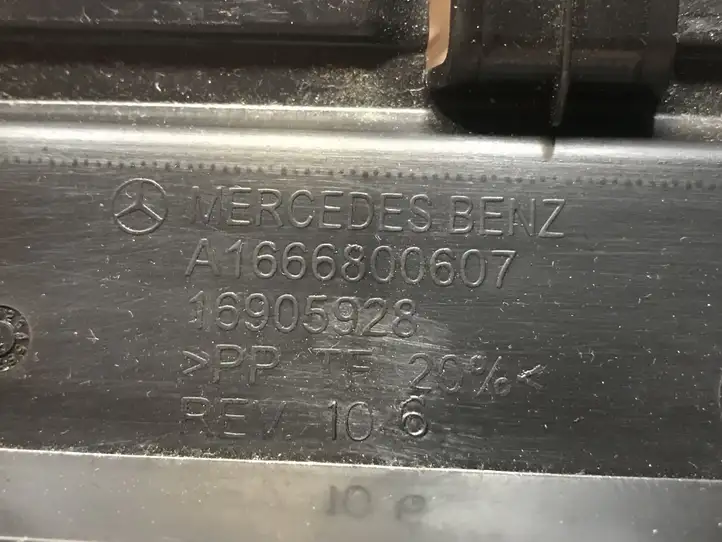 Mercedes-Benz GL X166 (2013 - 2019) A1666800607 Нижняя отделка панели приборов — фото 6