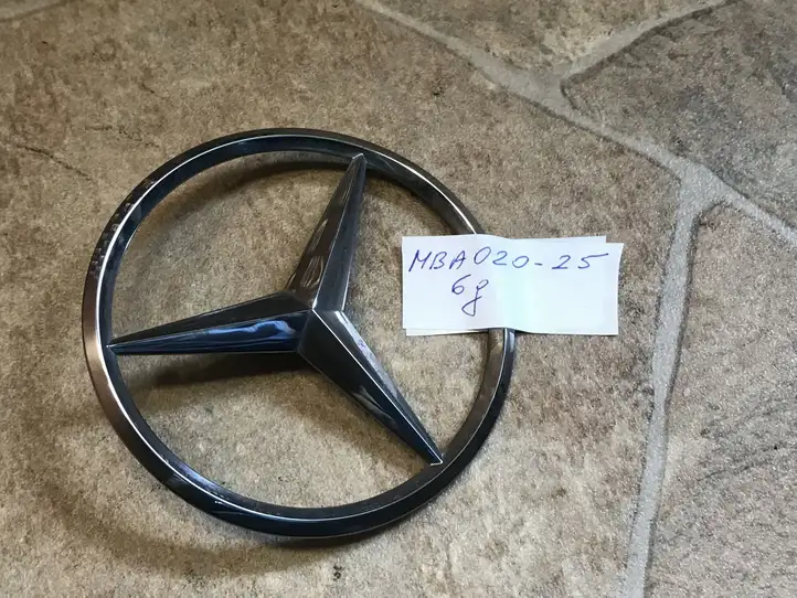 Mercedes-Benz C W205 (2014 - 2021) A2058174500 Эмблема производителя — фото 8