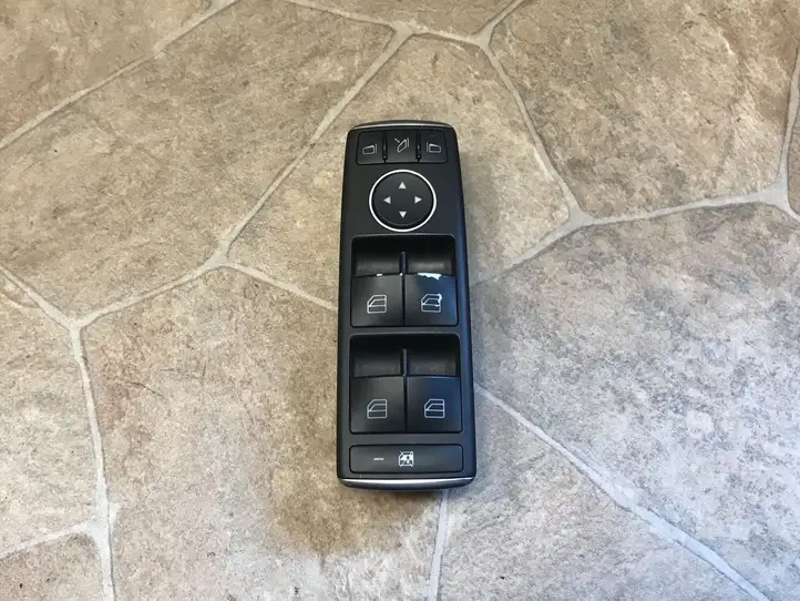 Mercedes-Benz C W204 (2007 - 2014) A2049055402 Блок кнопок стеклоподъемников — фото 1