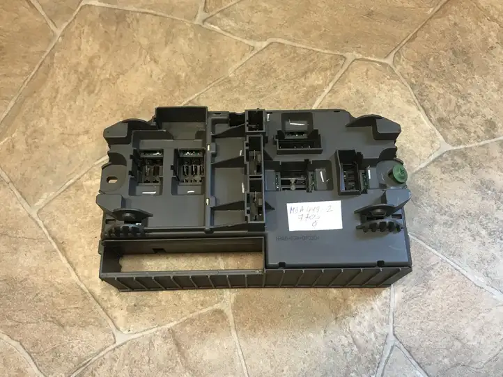 BMW X5 E70 (2006 - 2013) 6931690 Блок монтирования реле — фото 4