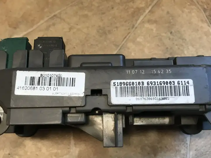 BMW X5 E70 (2006 - 2013) 6931690 Блок монтирования реле — фото 7