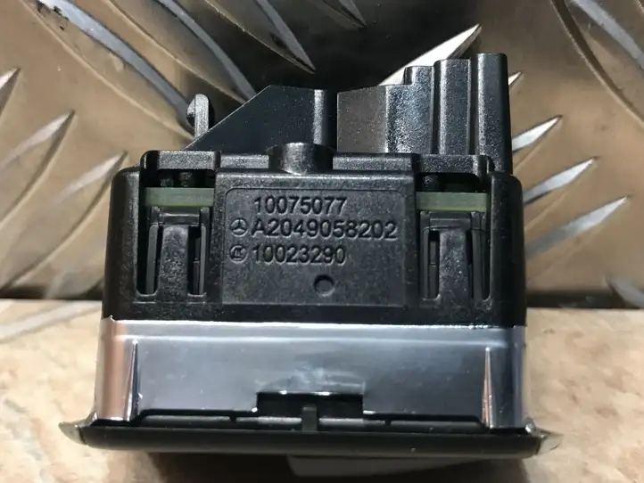 Mercedes-Benz C W204 (2007 - 2014) A2049058202 Блок кнопок стеклоподъемников — фото 2