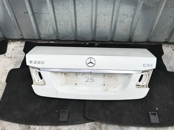 Mercedes-Benz E W212 (2009 - 2016) Крышка багажника — фото 9
