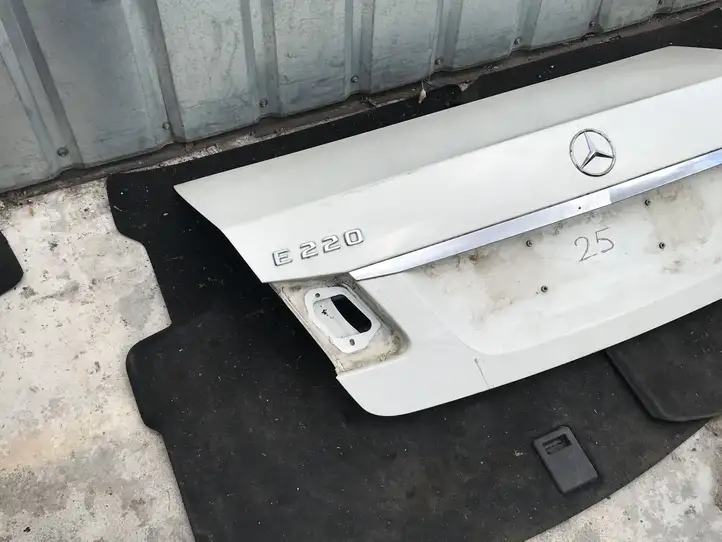 Mercedes-Benz E W212 (2009 - 2016) Крышка багажника — фото 11