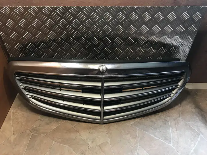 Mercedes-Benz E W212 (2009 - 2016) A2128801413 Передняя решетка — фото 1