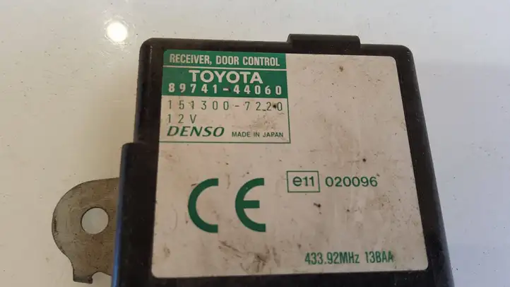 Toyota Avensis Verso (1995 - 2001) 8974144060 Блок управления дверью — фото 2