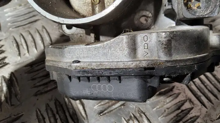 Audi A4 S4 B5 8D (1999 - 2001) 058133063C Дроссельная заслонка — фото 3