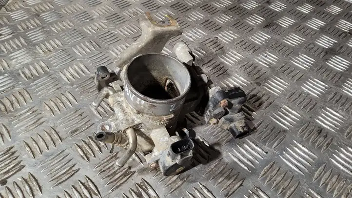 Toyota RAV 4 (XA20) (2000 - 2005) 2227028010 Дроссельная заслонка — фото 1