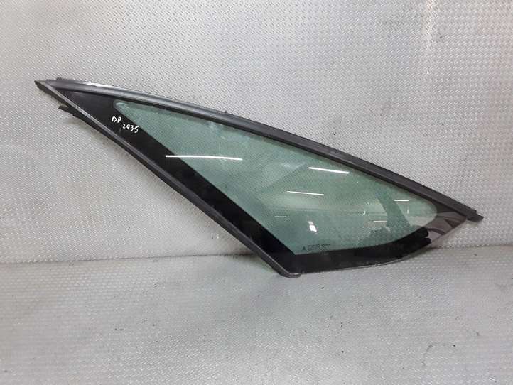 Citroen C4 (2008 - 2011)   Треугольное стекло в передней части кузова