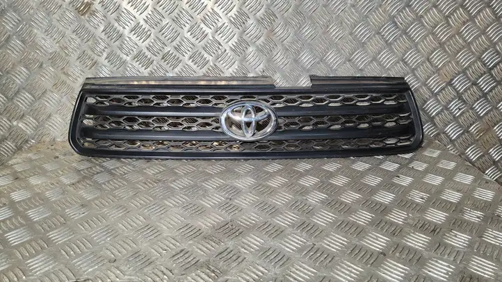 Toyota RAV 4 (XA20) (2000 - 2005) 0842342130 Верхняя решетка радиатора — фото 1