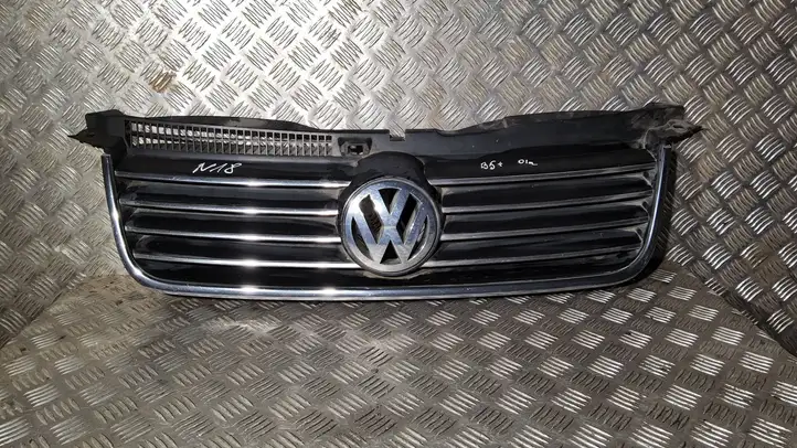 Volkswagen PASSAT B5.5 (2001 - 2005) 3B0853651K Верхняя решетка радиатора — фото 1