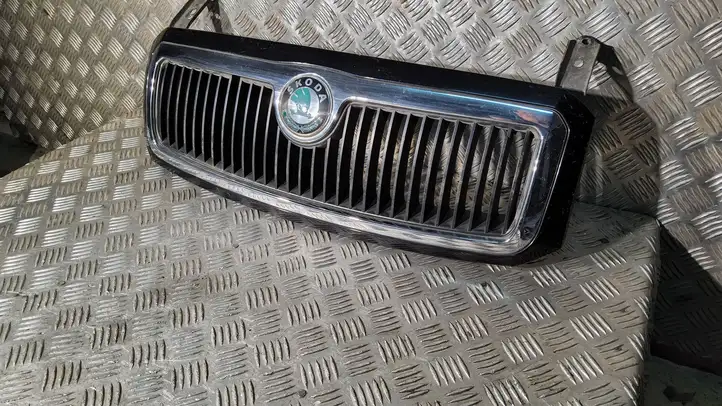Skoda Fabia Mk1 (6Y) (1999 - 2007) 6Y0853668 Передняя решетка — фото 2