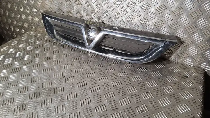 Opel Vectra B (1999 - 2002) 90505727 Передняя решетка — фото 2