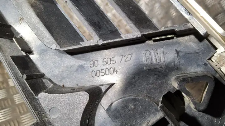 Opel Vectra B (1999 - 2002) 90505727 Передняя решетка — фото 4