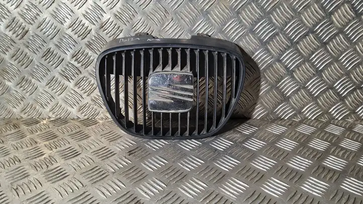 Seat Ibiza III (6L) (2002 - 2008) 6L0853654 Передняя решетка — фото 1