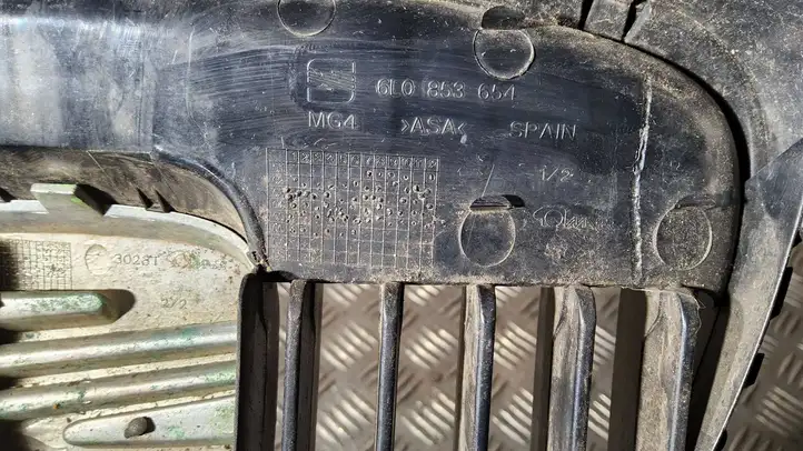 Seat Ibiza III (6L) (2002 - 2008) 6L0853654 Передняя решетка — фото 3