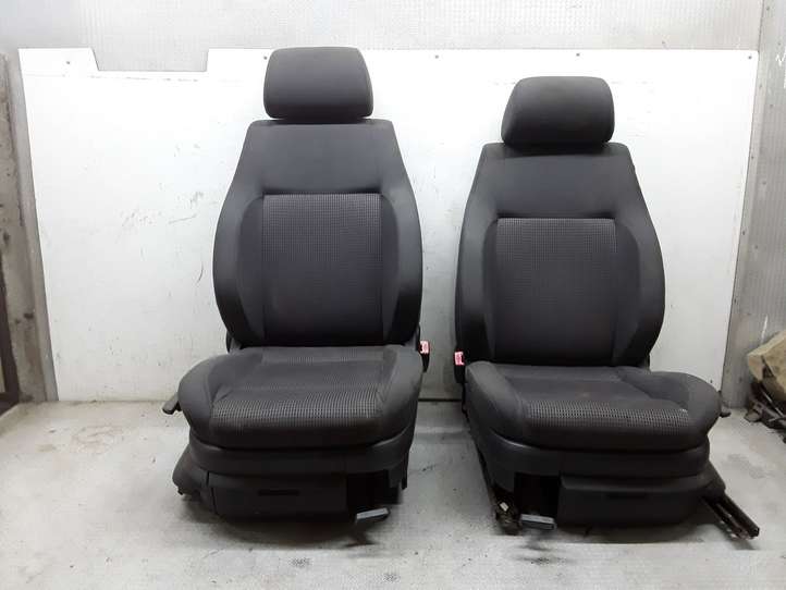 Volkswagen Polo (2001 - 2005)   Комплект отделки дверей