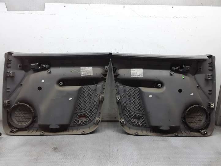 Volkswagen Caddy (2004 - 2010)  2K0867006A Комплект отделки дверей