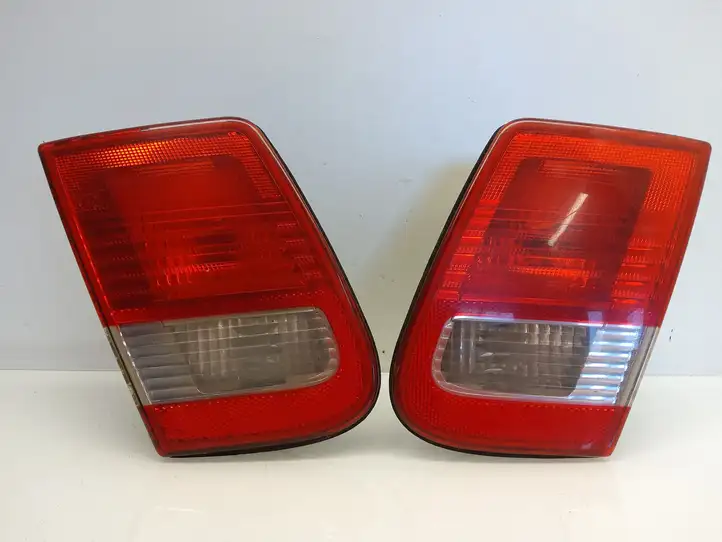 Saab 9-3 Ver1 (1998 - 2005) 25480102 Задний фонарь в крышке багажника — фото 1
