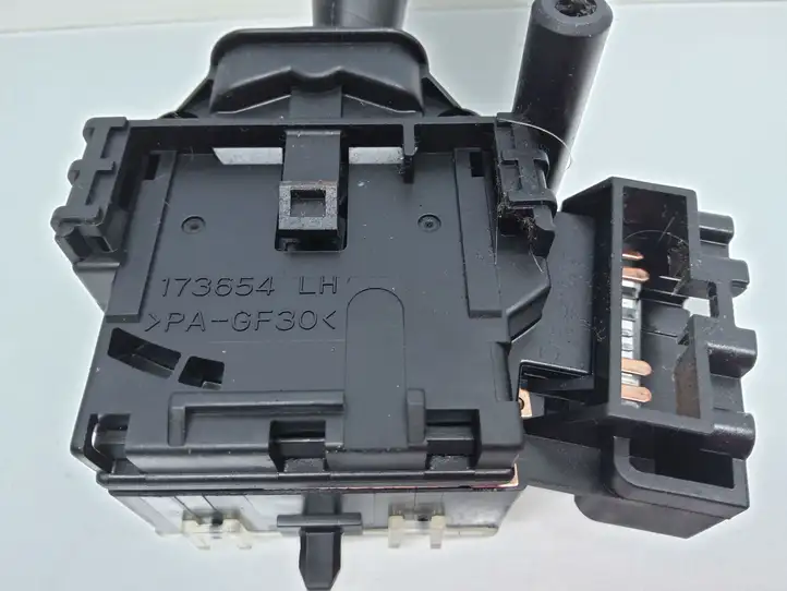 Toyota Avensis Verso (2004 - 2009) 173654 Переключатель стеклоочистителей — фото 3