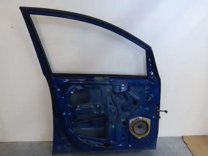 Toyota Avensis Verso (2004 - 2009) Дверь — фото 3