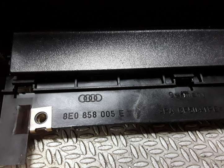 Audi A4 (2004 - 2009)  8E0858005E Другая деталь панели