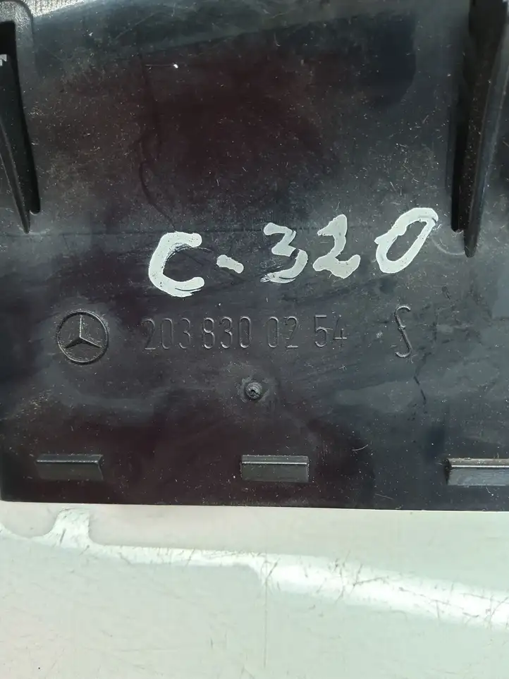 Mercedes-Benz C W203 (2000 - 2007) Боковой воздушный дефлектор — фото 3