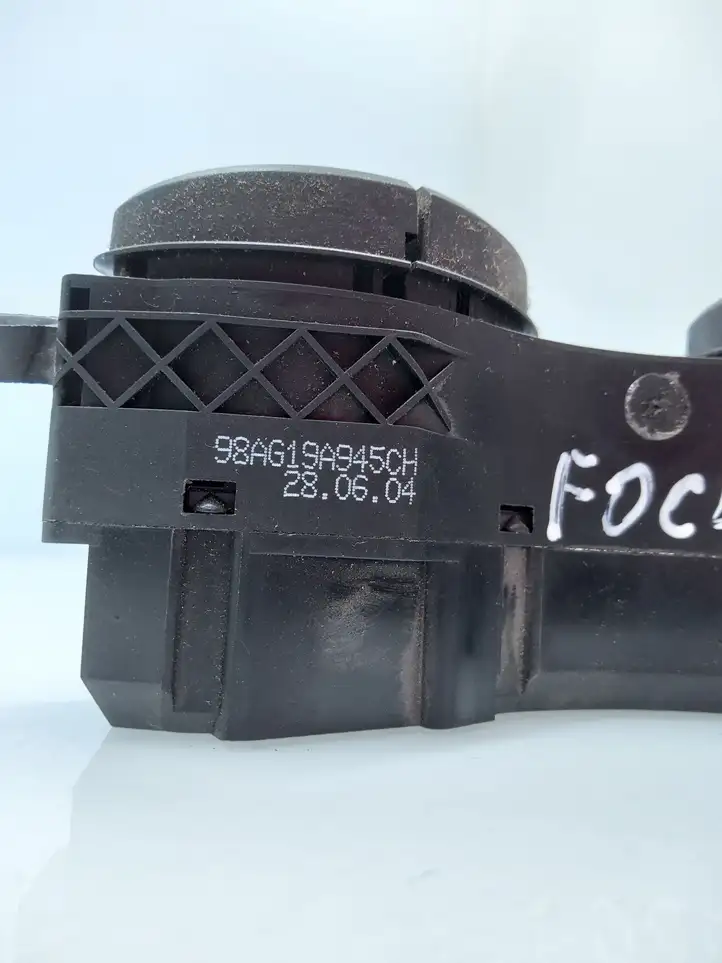 Ford Focus (2005 - 2008) Кнопка кондиционера — фото 3