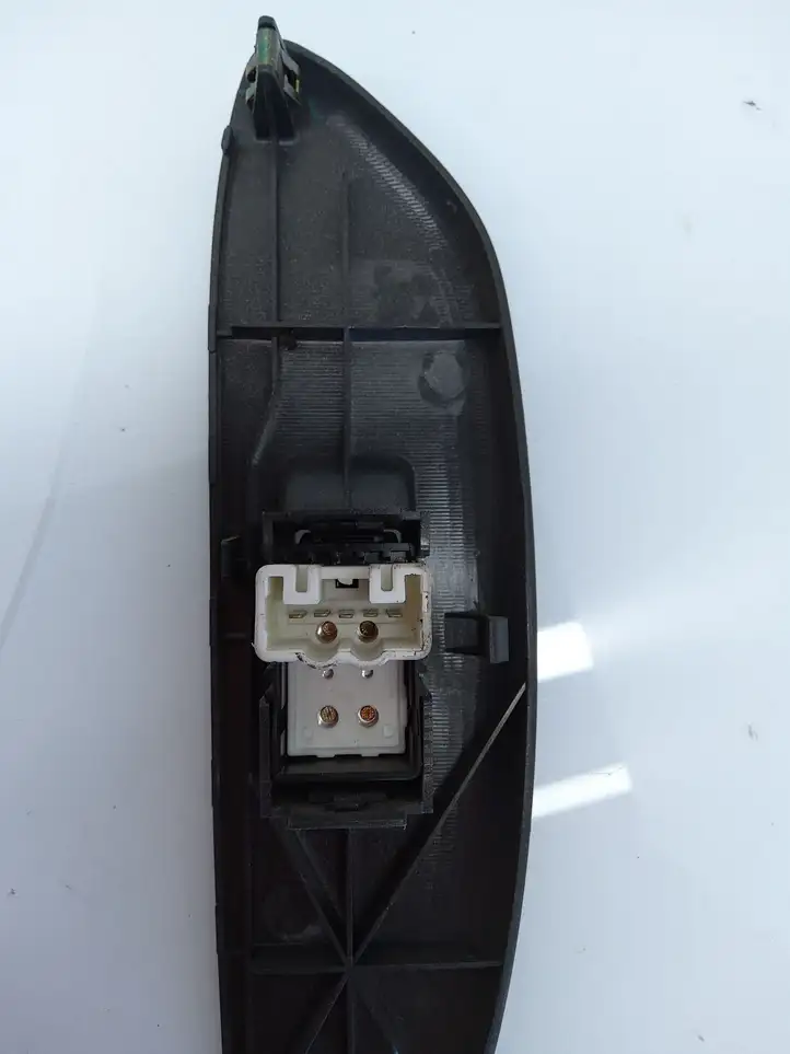 Toyota Yaris (1999 - 2003) Накладка кнопки стеклоподъемника — фото 2