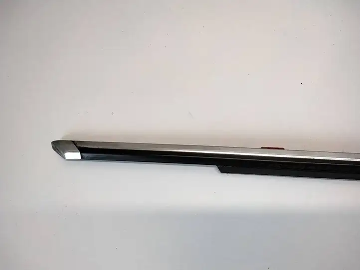Lexus IS 220D-250-350 (2005 - 2010) Уплотнитель стекла передней двери — фото 2
