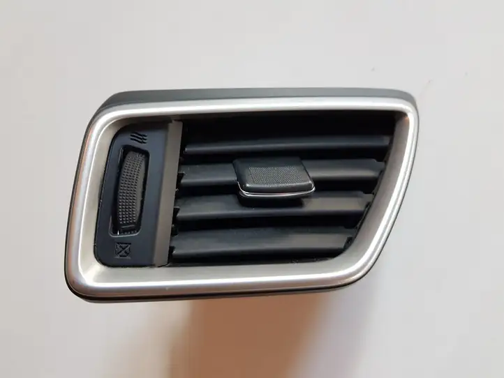Nissan X-Trail T32 (2014 - 2021) 687614BA0A Боковой воздушный дефлектор — фото 1