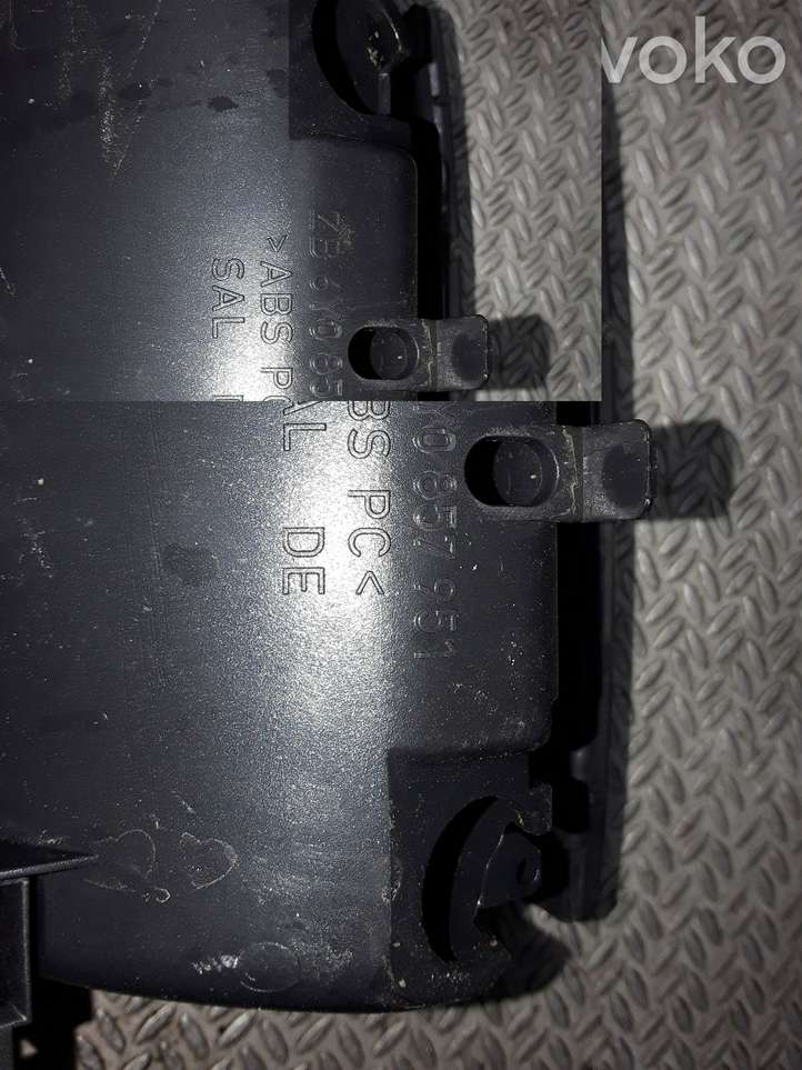 Skoda Fabia Mk1 (6Y) (1999 - 2007)  6Y0857951 Рамка рычага переключения передач