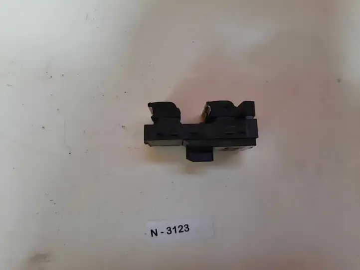 Chevrolet Orlando (2010 - 2015) Кнопка стеклоподъемников — фото 4