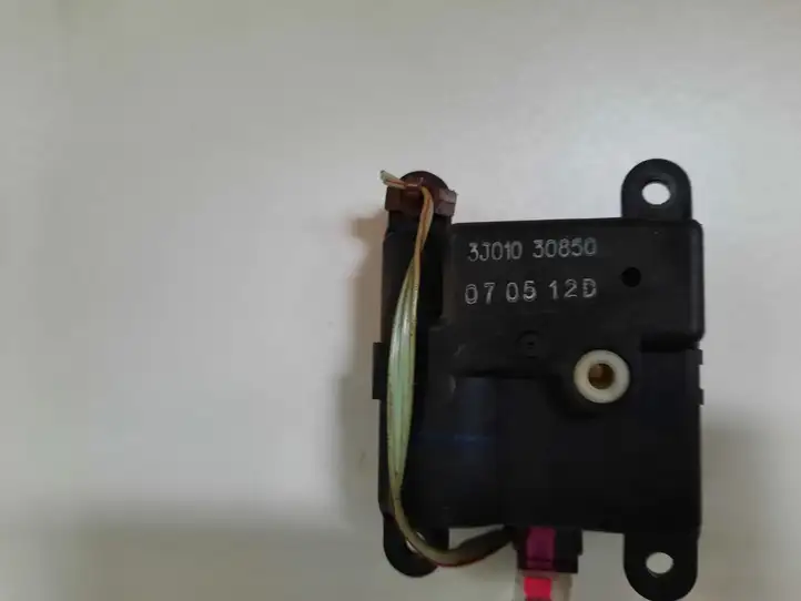 Nissan Qashqai (2006 - 2010) 3J01030850 Двигатель задвижки потока воздуха — фото 2