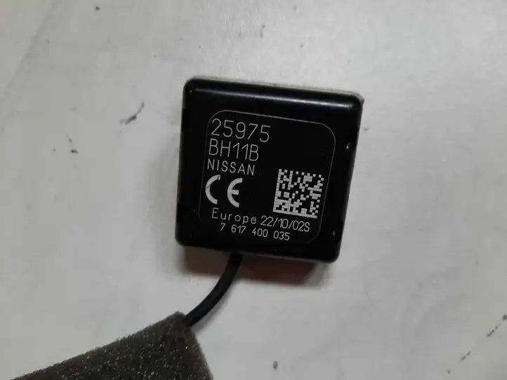 Nissan Qashqai (2010 - 2013) 25975BH11B GPS антенна — фото 2