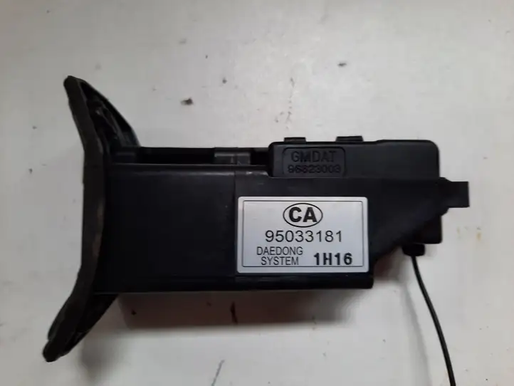 Chevrolet Captiva (2011 - 2013) 95033181 Замок крышки топливного бака — фото 2