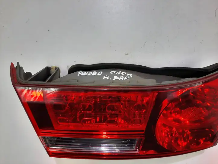 Honda Accord (2008 - 2016) Задний фонарь в крышке багажника — фото 2