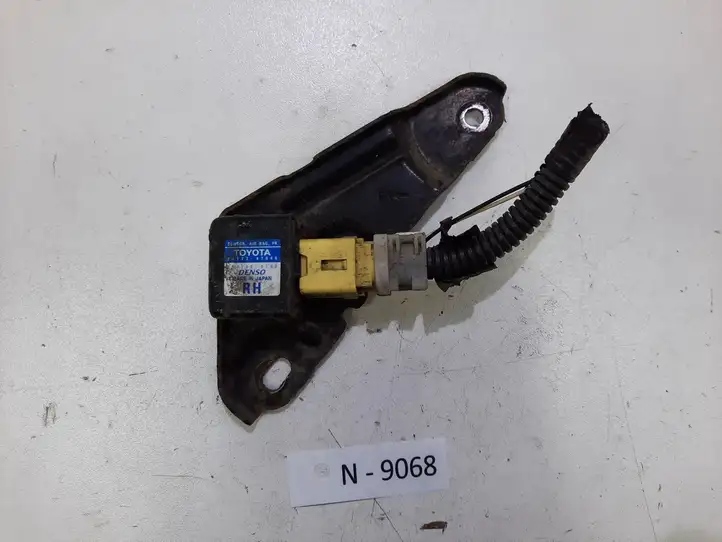 Toyota Prius (XW20) (2003 - 2009) 8917347040 Датчик удара SRS — фото 1