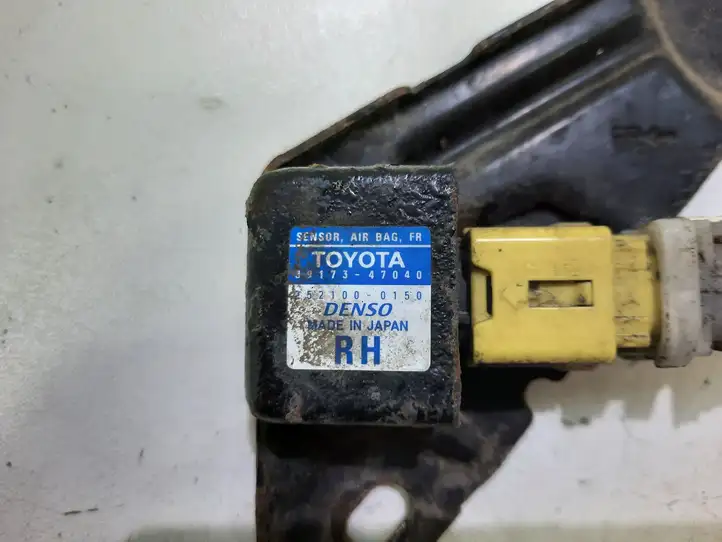 Toyota Prius (XW20) (2003 - 2009) 8917347040 Датчик удара SRS — фото 2