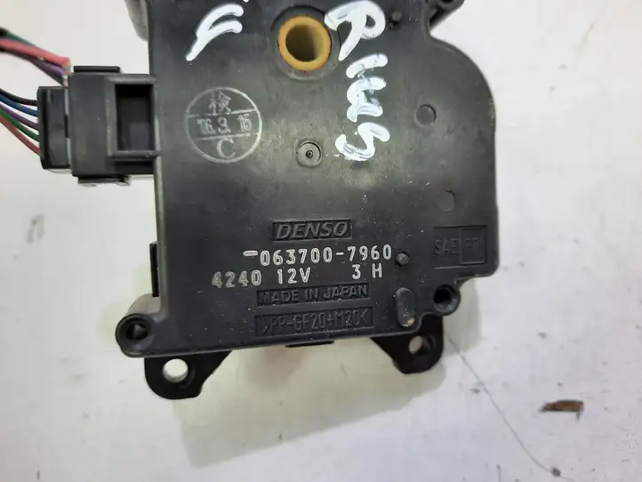 Toyota Prius (XW20) (2003 - 2009) 0637007960 Двигатель задвижки потока воздуха — фото 3