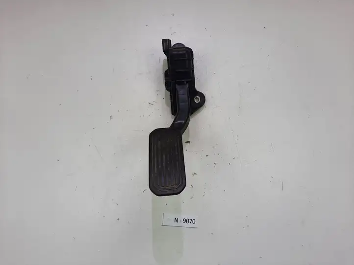 Toyota Prius (XW20) (2003 - 2009) 7812047050 Педаль акселератора — фото 1