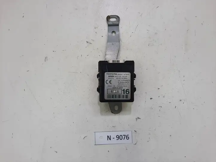 Toyota Prius (XW20) (2003 - 2009) 8999147030 Блок управления дверью — фото 1