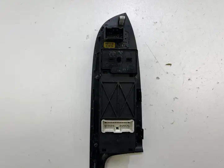 Honda Accord (2003 - 2007) Кнопка стеклоподъемников — фото 3